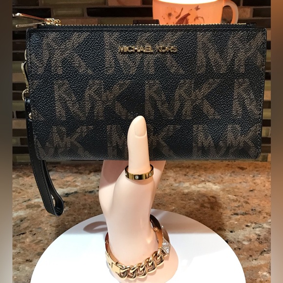 MICHAEL KORS Signature Wristlet ππ₯β€οΈ - Picture 15 of 16